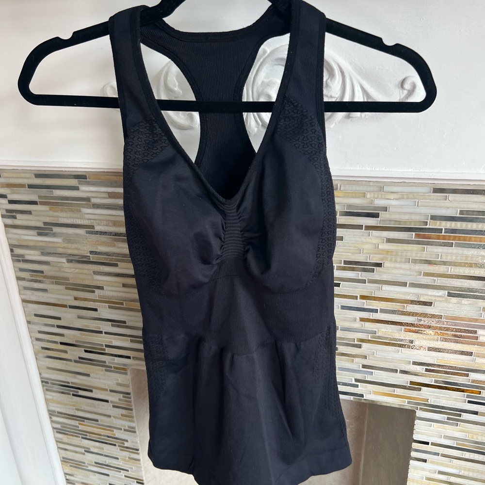 Form fitting Lululemon workout top - Picture 3 of 4